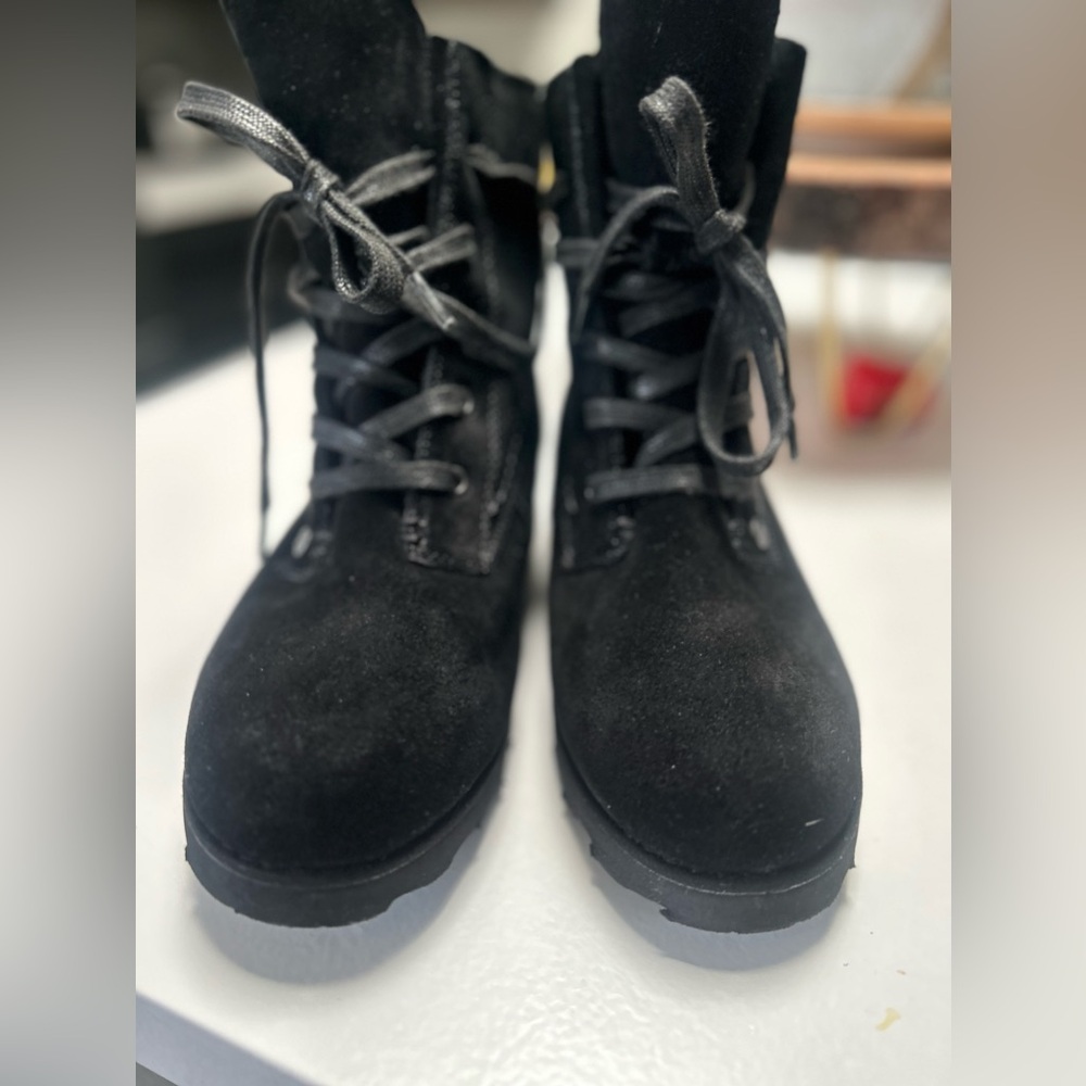 BearPaw Women’s Black Boots Size 7 - Picture 3 of 10